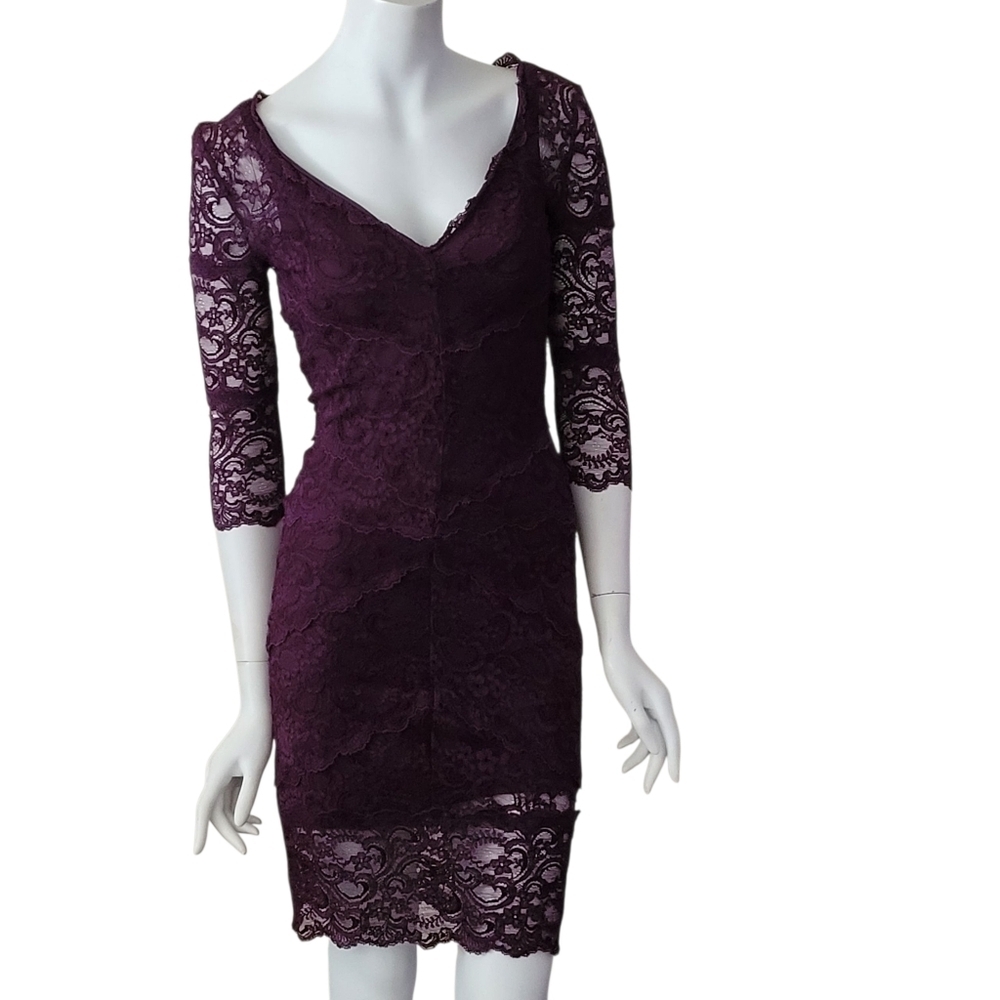 Nicole Miller Such A Duchess Lace Sheath Dress Deep V-Neckline 3/4 Sleeve Size 0